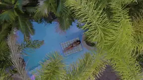 Sexy tourist joins best friend for pussy-eating threesome