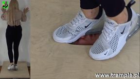 Stomping on the face in Nike sneakers MP4