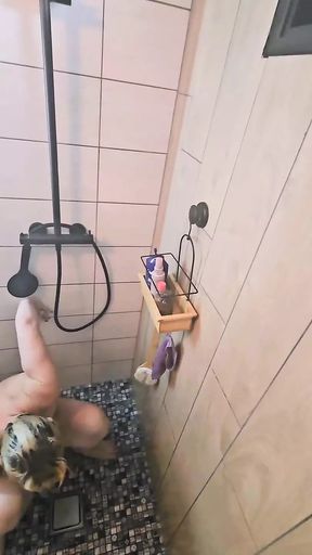 First Day of Vacation at a Fan&#039;s House Who Fucks Me in the Shower Hummmm the Thrill