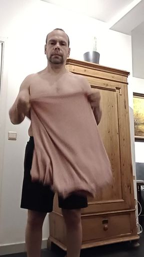 I undress, I cum in my hand and I show you the squirt of cum