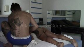 parte 2 de um atendimento de 3 horas. massagem relaxante com final feliz tirando a virgindade anal de um homem com mais de 50...