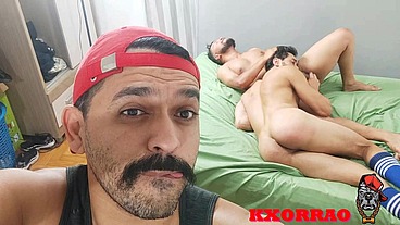 O MUSCULOSO DANDO GOSTOSO PROS PUTOS! Parte 4