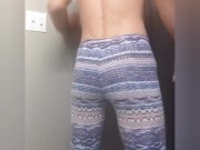 Pantyboy twerk in leggings