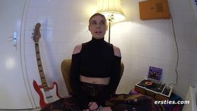 Watch these amateur babes squirt in pleasure as they get wild with lesbian toys in a foursome frenzy!