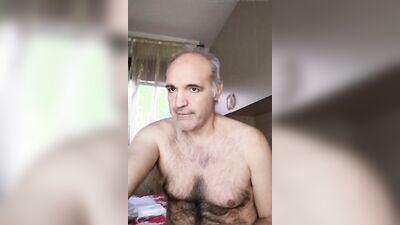 I jerk my cock by putting myself in profile.