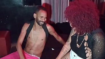 Minha mulher gozou loucamente com o indiano tarado
