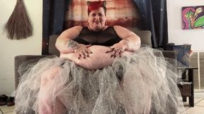 Massive Giantess Reenaye Starrstuffer Fattens You Up HD