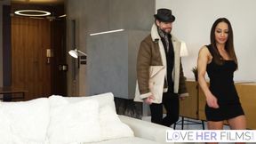 Babe worships die Göttin Füße bis zum Erstickungspunkt im Highheels Videoclip