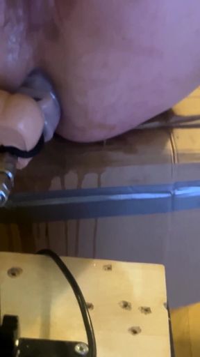 Experience with Fucking Machine and Pee (missionary)