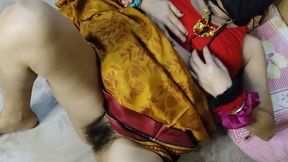 Desi aunty gardh may ungli dal Kar sex ka maza leya