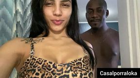 karen oliver se vinga da amiga safada.colocando ela para foder com dois negao enquanto ela coxila: