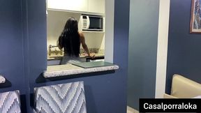 karen oliver se vinga da amiga safada.colocando ela para foder com dois negao enquanto ela coxila: