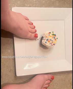 Cupcake Foot Smash with Praise