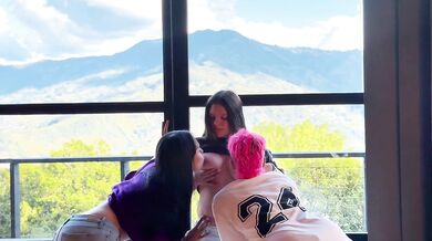 EX-UNIVERSITY STUDENTS! Friends confess to being in love to suck big tits and vaginas