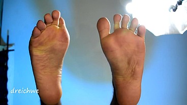 Game of feet