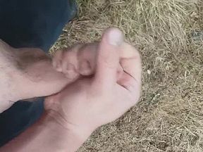 quickly jerking off my big dick
