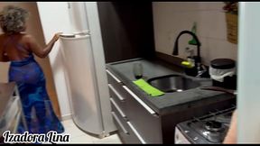 Meu cunhadinho me deu pirocada na cozinha enquanto n&atilde_o tinha ningu&eacute_m em casa, ele encheu minha buceta de porra