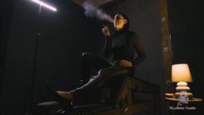 Dyanna the smoker FHD MP4