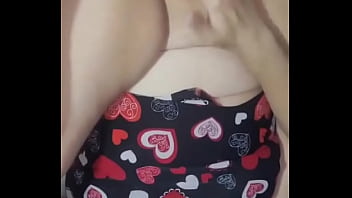 Me meto en la cama de mi madrastra y la FOLLO