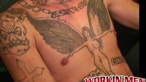 Tatted amateur plays with his shaft & comes on his stomach