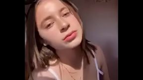 Soy una guerita tetona