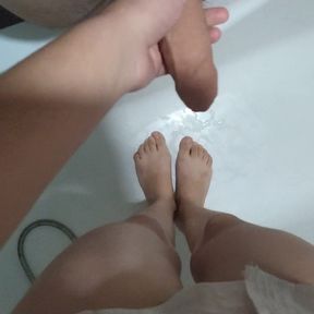 GOLDEN RAIN ON HAIRY PUSSY IN THE BATHROOM