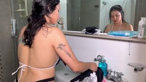 JEFA SE CALIENTA AL VER A SU EMPLEADA CON EL UNIFORME PUESTO Y LE PAGA PARA QUE SE DEJE FOLLAR