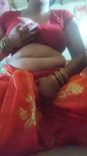 Desi mallu aunty fingerings pusssy to orgasam,aunty sex viral video, viral mms aunty   Clip 1