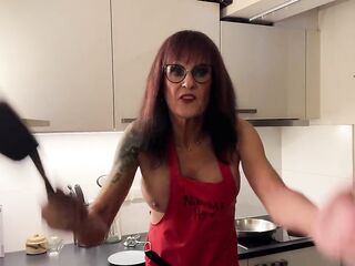 Trans Mistresse Naomiperv Makes Breakfast for YOU Using a Speculumher Thrall.