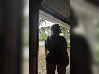 Pawg Smokin' and dancing vibe with me! Whoop whoop