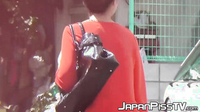 Japanese women can't fight the urge to piss on the streets