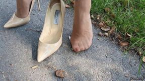 going for a walk with just one shoe on and Pantyhose HD mp4 1920x1080