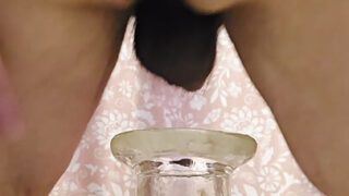 Butt plug, gaping – Film close-up POV tentang pelacur gay yang disetubuhi di dubur