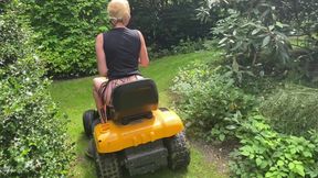 Squirting on a Lawnmower, You Must See This Horny MILF