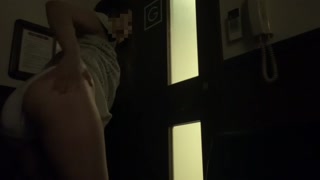 友達とカラオケに来たけど、なんだかムラムラして空き部屋でこっそりくちゅくちゅ　誰かにバレる前に早くイキたいのにイケないの　自撮り　オナニー