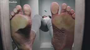 8K! Chicana CRUSHES her tiny client under her BARE SOLES! GIANTESS STOMP! - MP4