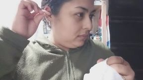 Limpieza de oido en primer plano.