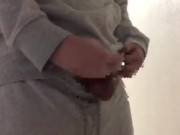 スウェットで露出おしっこ後にオナニーして大量射精しちゃう早漏くん
