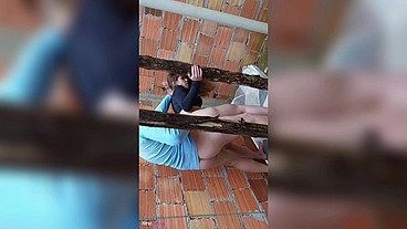 Pedreiro PAUZUDO gozou na minha boca - engoli a PORRA toda