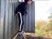 Nach der Arbeit spontan in einer Bushaltestelle Anal