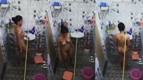 Luccha uncle taar bharatia'r langta chobi tole gosol thanae