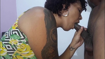 Paizão leva filho para perder a virgindade com a sapeca e fica no quarto assistindo de voyeur