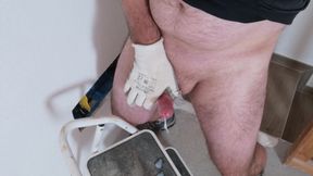 Cicci77 in construction site masturbates and gives Pedro a big cumshot!