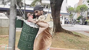 O MORADOR DE RUA DOTADO ME FODEU