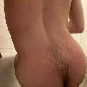 Teen boy rubs one out in the tub.