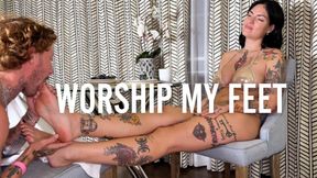 Foot Worship in Bikini