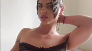 Domowe brazylijskie przystojniaki masturbują się dużymi kutasami, a następnie wali je w tyłki, aż mocno dojdą