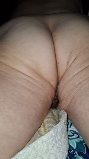 Taking some candid shots of her ass and feet right after sex