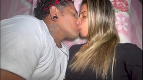 CASADA COM O CORNO DANDO GOSTOSO