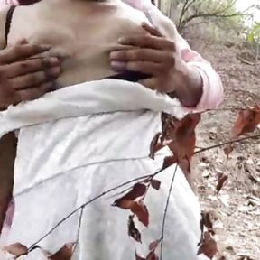 Desi indian girl in field sex enjoy